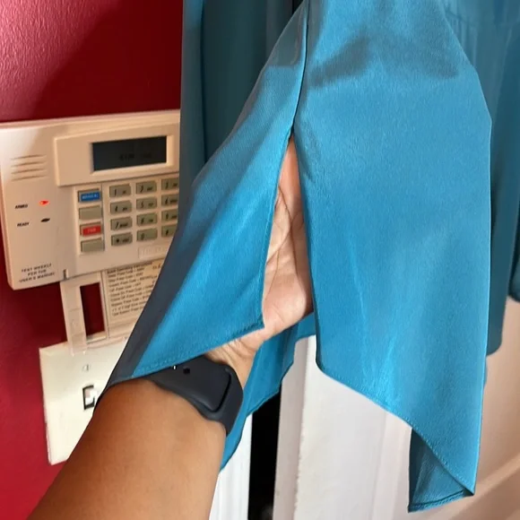 ❌❌❌SOLD❌❌❌BCBG MAXAZRIA BLOUSE - Picture 5 of 9